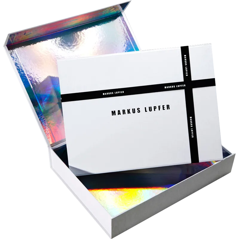 Holographic Magnetic Rigid Box for Fashion